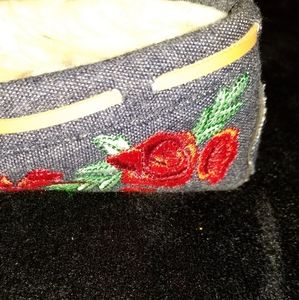 NWOT Rose Embroidered Fur Slippers